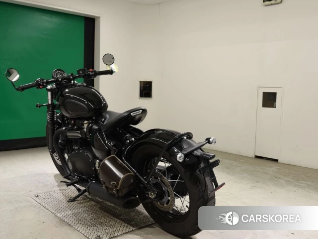 Triumph BONNEVILLE BOBBER id 4386943 из Японии 8