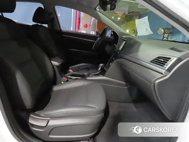 Hyundai Avante AD id 3249233 из Кореи 18