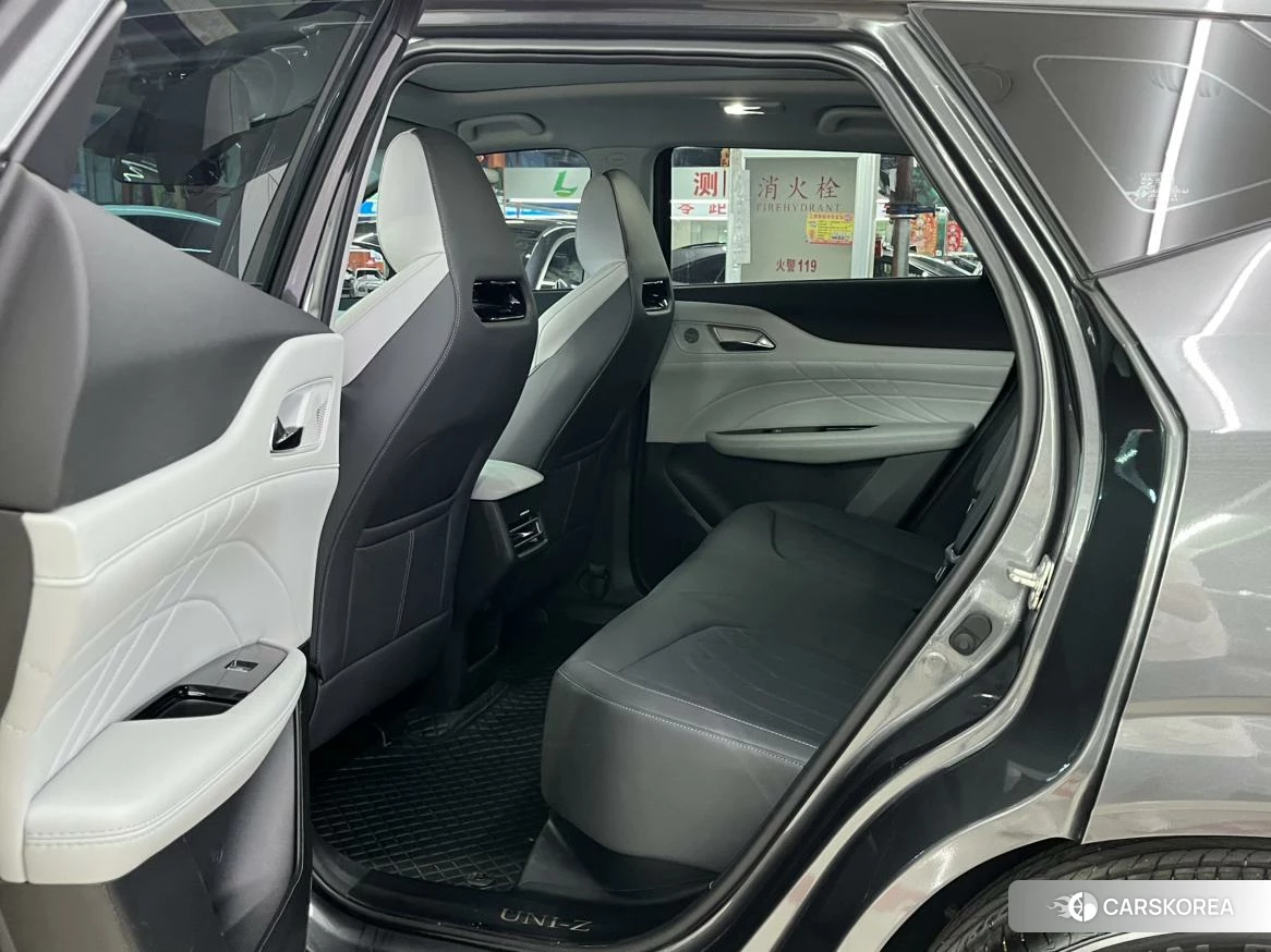 Chang'an UNI-Z PHEV id 4499021 из Китая 15