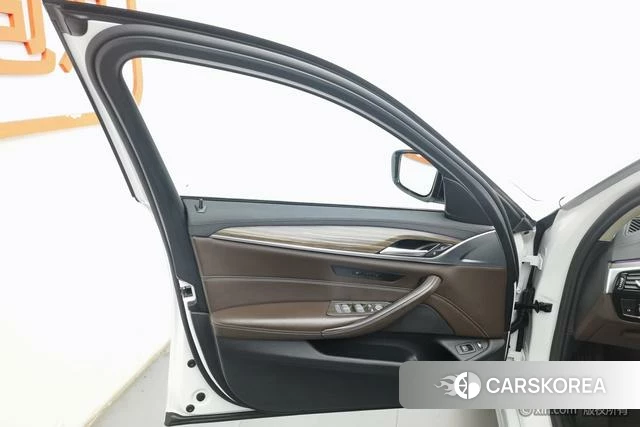 BMW 5 series PHEV id 4254215 из Китая 22