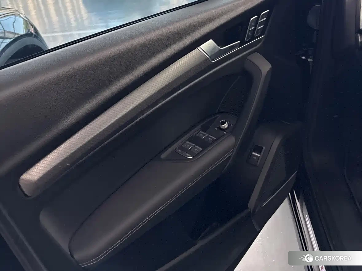 Audi Q5L id 4629598 из Китая 16