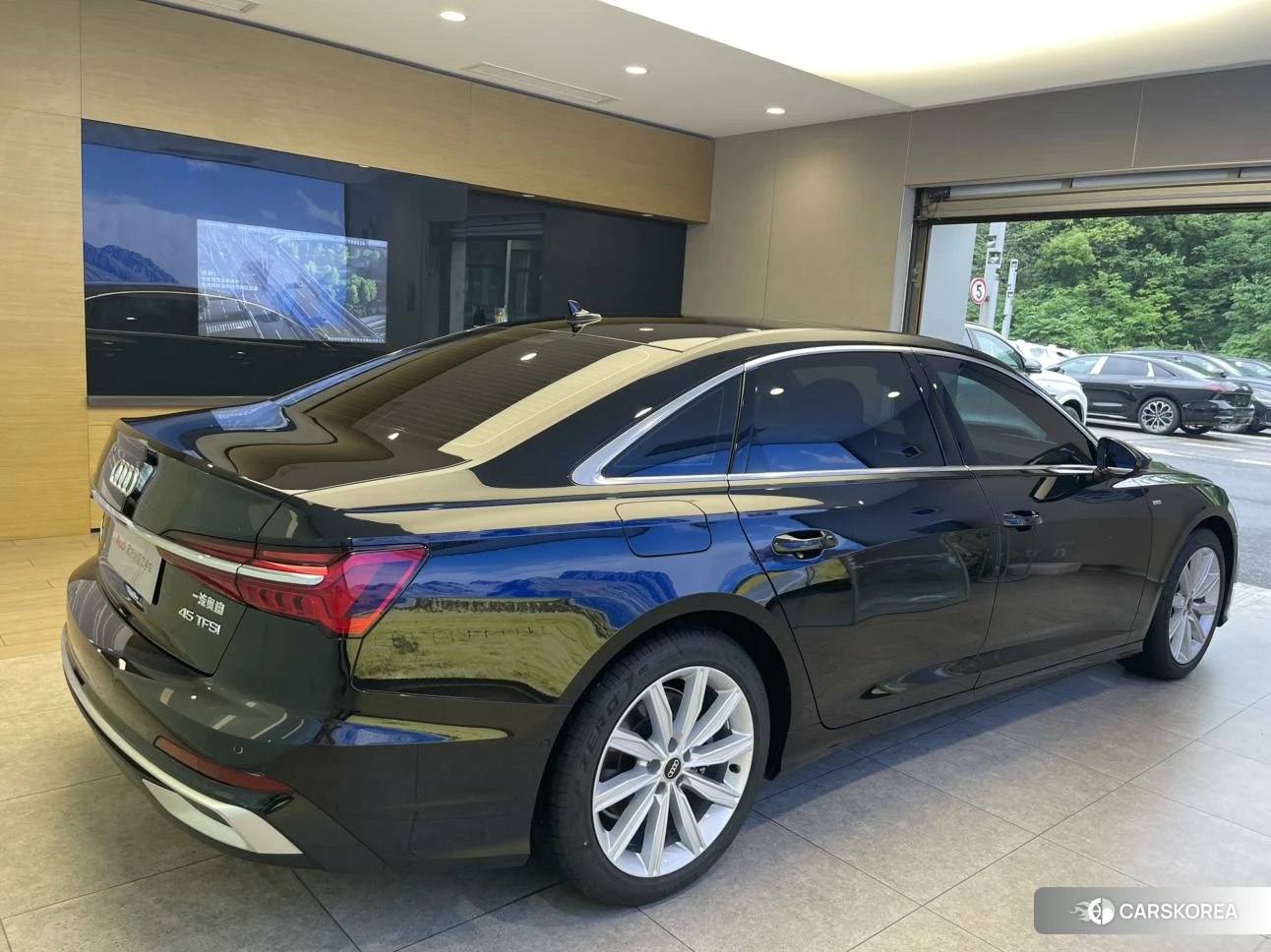 Audi A6L id 4492919 из Китая 14