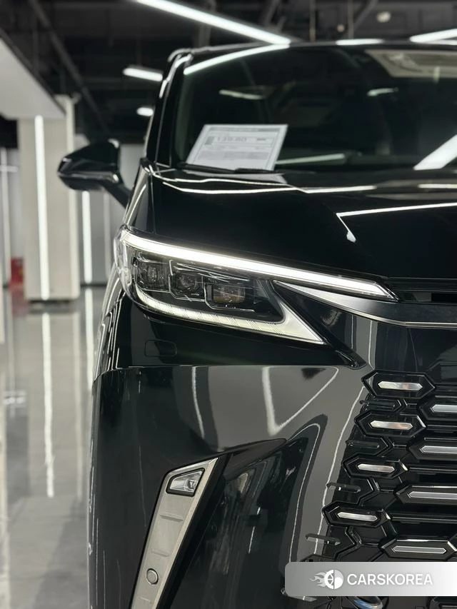 Lexus LM id 4273852 из Китая 9