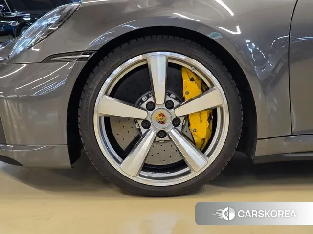 Porsche 911(992) id 3597927 из Кореи 18