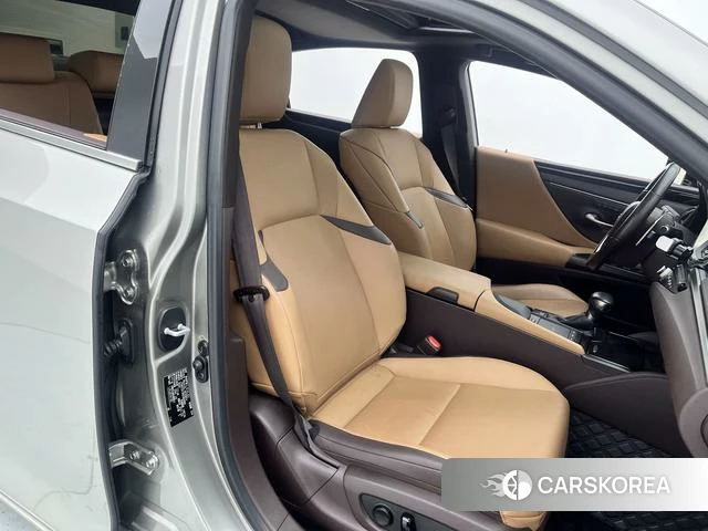 Lexus ES id 4274714 из Китая 26