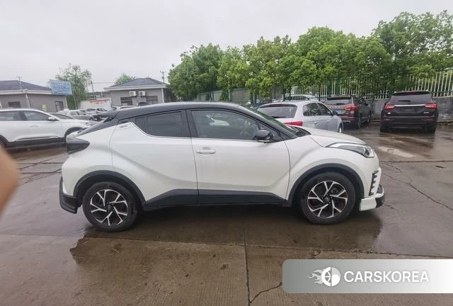 Toyota C-HR id 4210927 из Китая 24