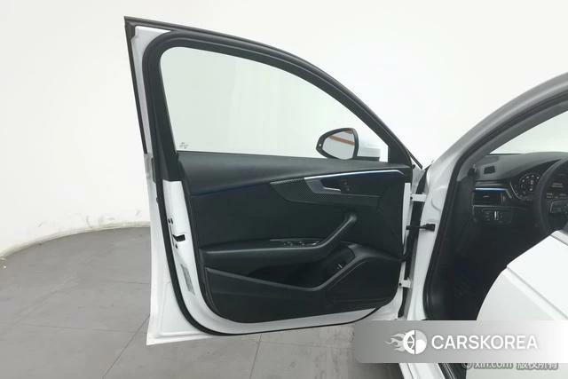 Audi A4L id 4210273 из Китая 22