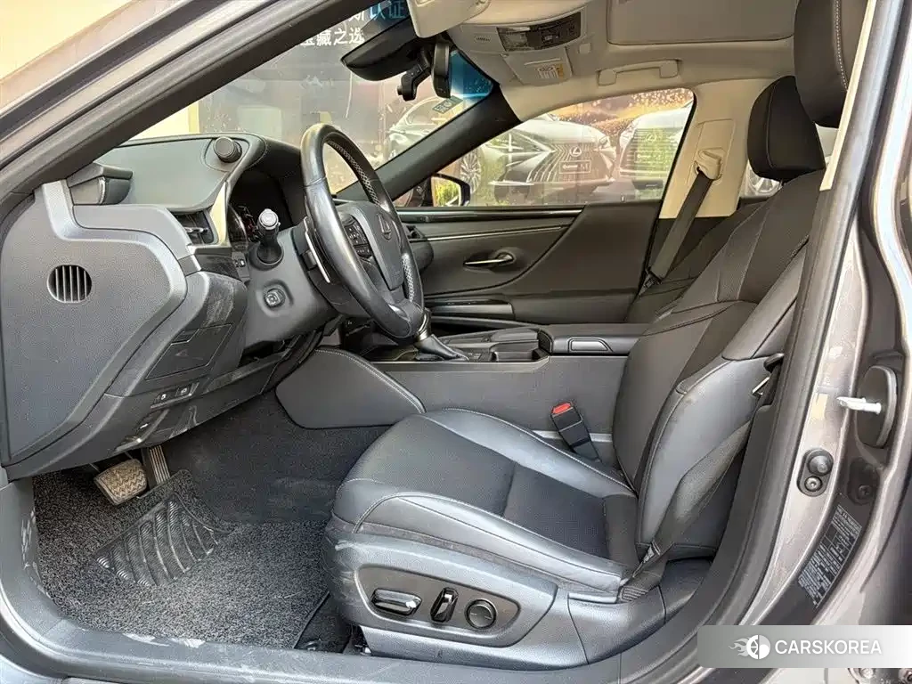 Lexus ES id 4576834 из Китая 13