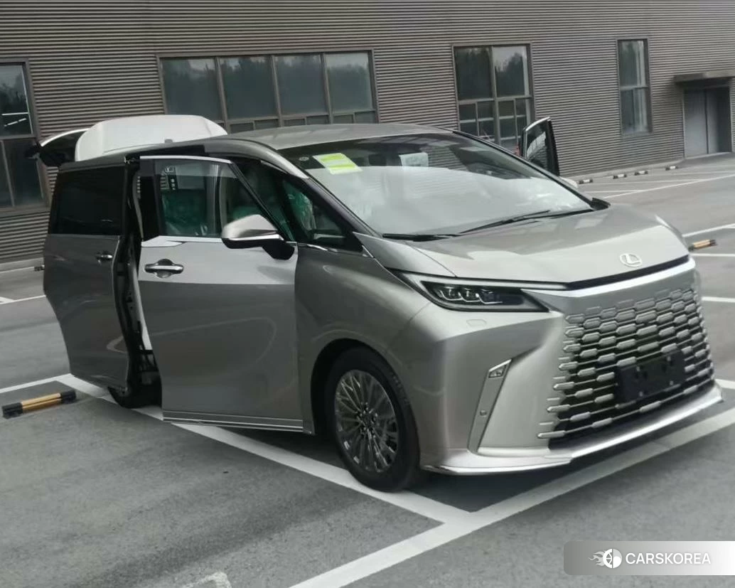 Lexus LM id 4479710 из Китая 10