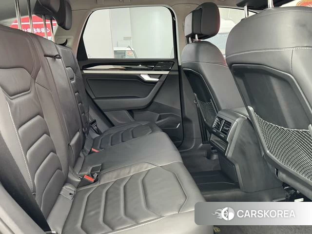 Volkswagen Touareg id 4297639 из Китая 35