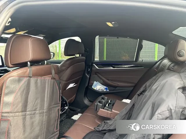 BMW 5 Series (G30) id 3619436 из Кореи 8