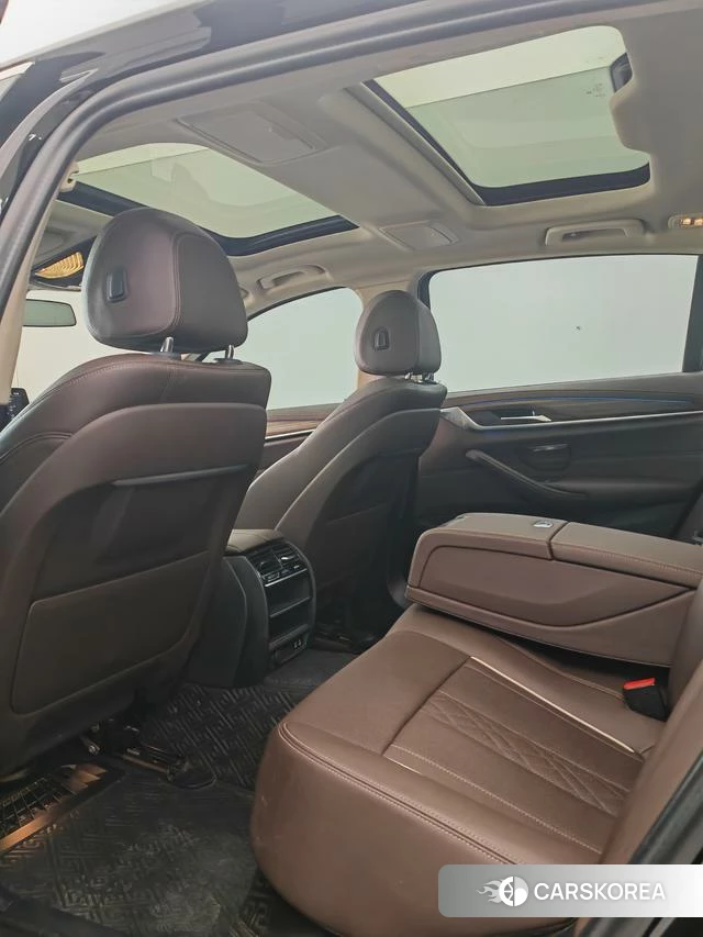 BMW 5 series PHEV id 4241779 из Китая 11