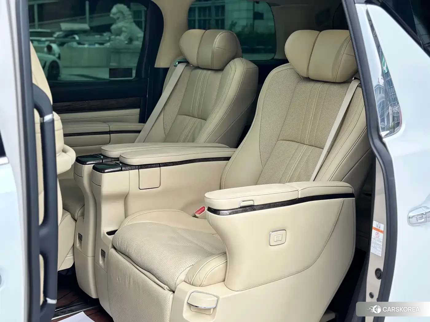 Toyota Vellfire id 4601004 из Китая 16