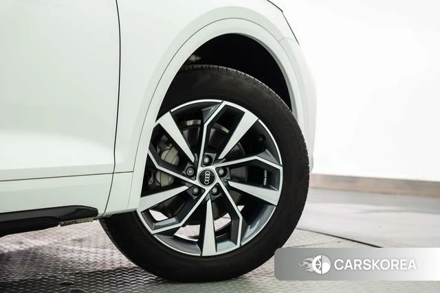 Audi Q5L id 4306999 из Китая 24