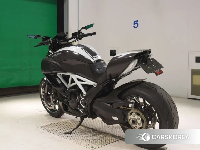 Ducati DIAVEL CARBON id 4332965 из Японии 8
