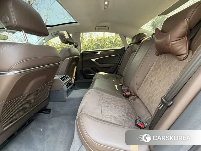 Audi A7L id 4260601 из Китая 8