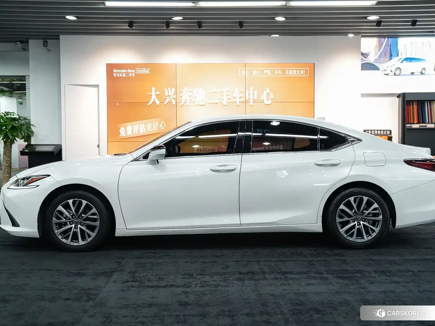 Lexus ES id 4539106 из Китая 27