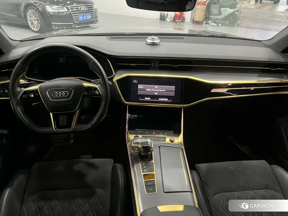 Audi A6L id 4405820 из Китая 14
