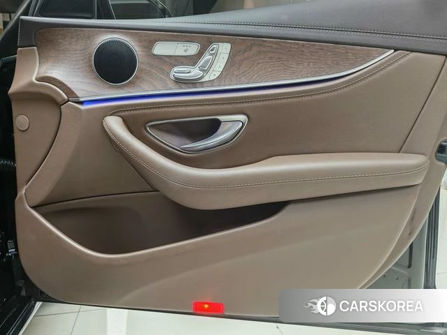 Mercedes-Benz E-class id 4264507 из Китая 28