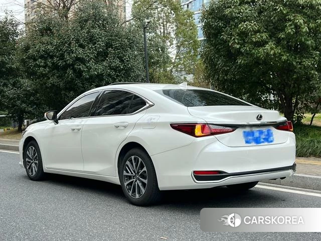 Lexus ES id 4297798 из Китая 13