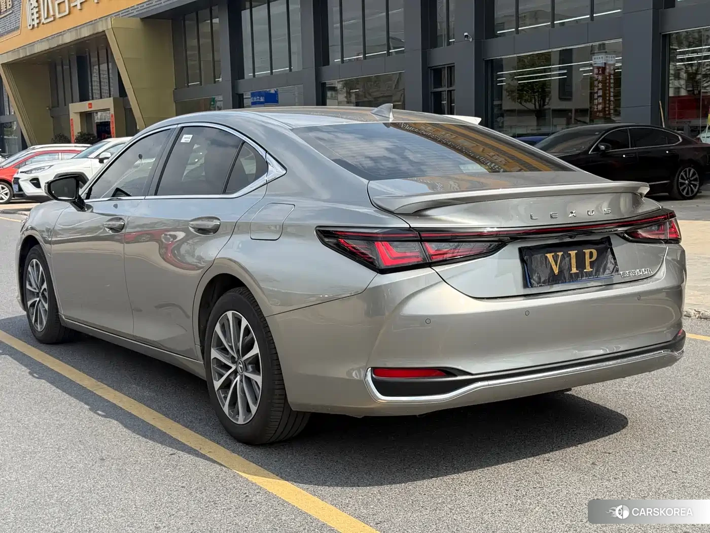 Lexus ES id 4539453 из Китая 8