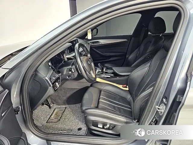 BMW 5 Series (G30) id 3709546 из Кореи 18