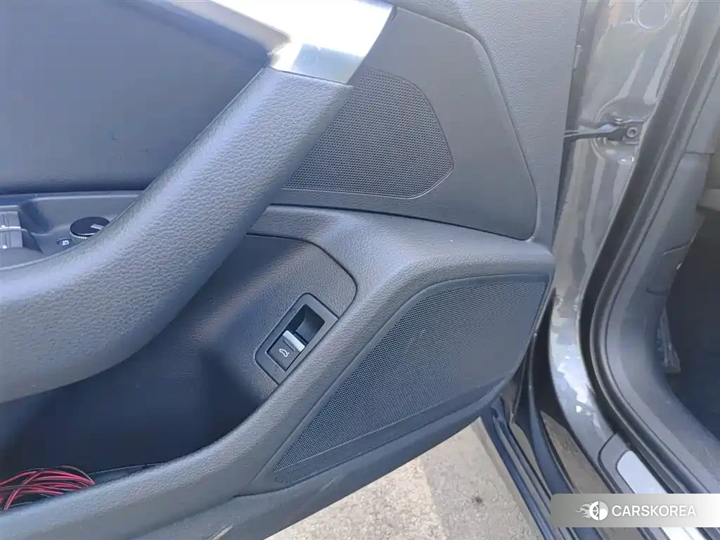 Audi A6L id 4576555 из Китая 19