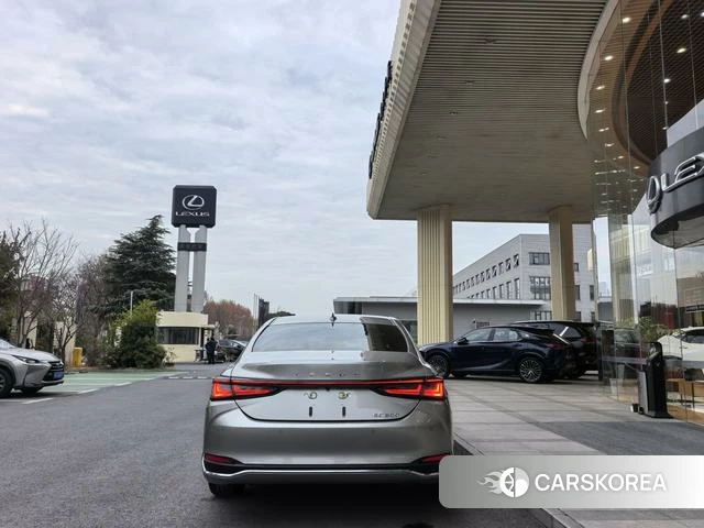 Lexus ES id 4277096 из Китая 15