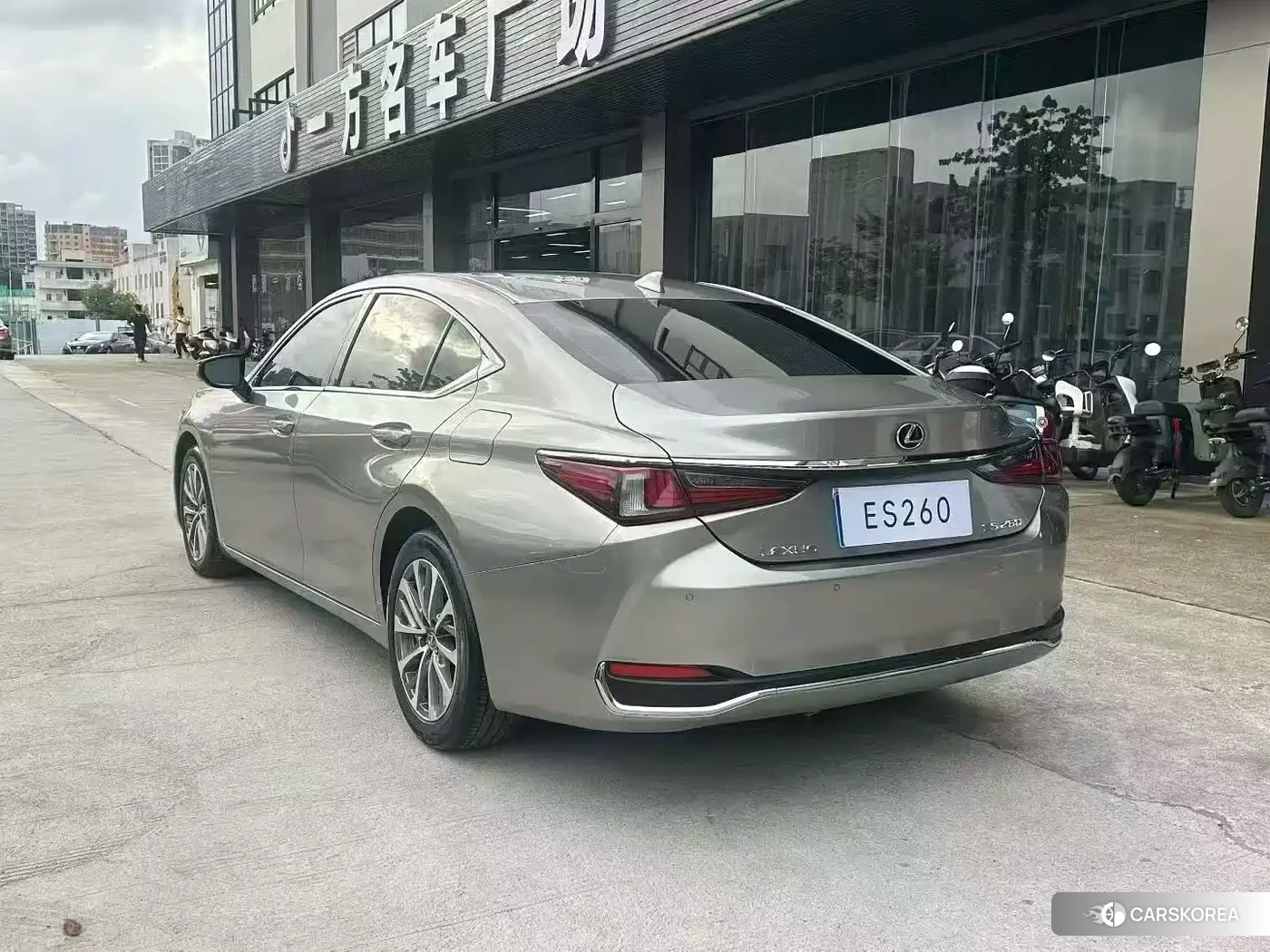 Lexus ES id 4669255 из Китая 8