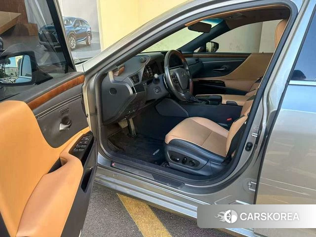 Lexus ES id 4277365 из Китая 27