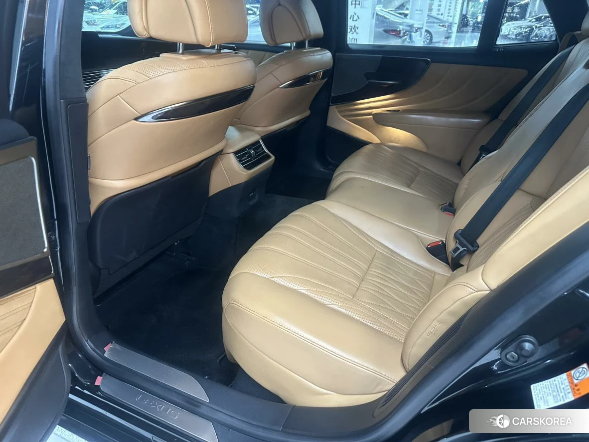 Lexus LS id 4513861 из Китая 8
