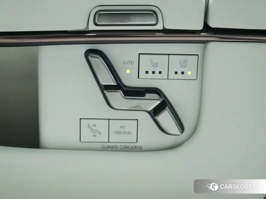 Lexus LM id 4686055 из Китая 26