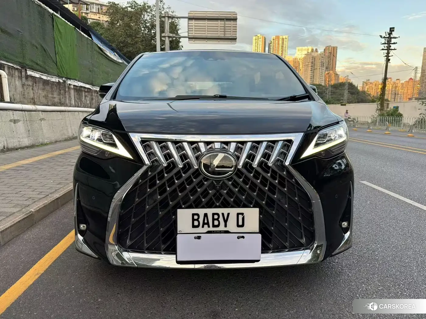 Lexus LM id 4577772 из Китая 8