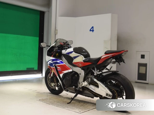 Проданный Honda CBR1000RR ABS id 4312963 из Японии, фото 8