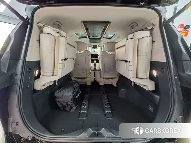 Lexus LM id 4278585 из Китая 15