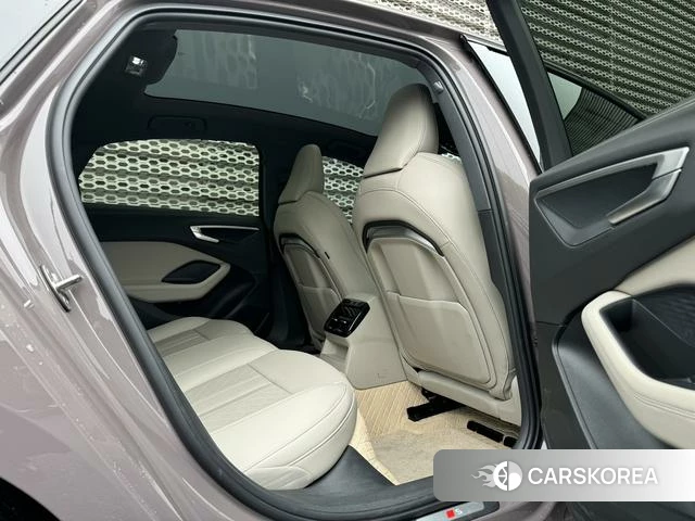 Audi A5L id 4259777 из Китая 18