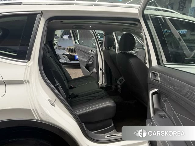 Volkswagen Tiguan L id 4255916 из Китая 21