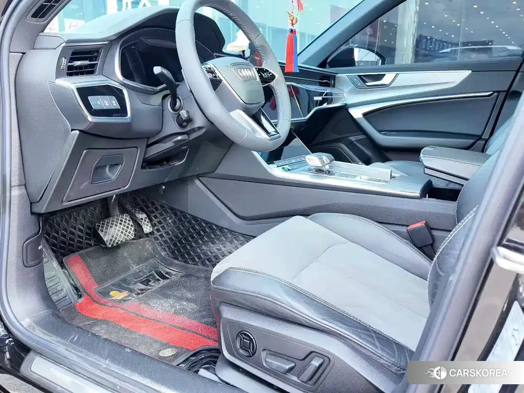 Audi A6L id 4629695 из Китая 14