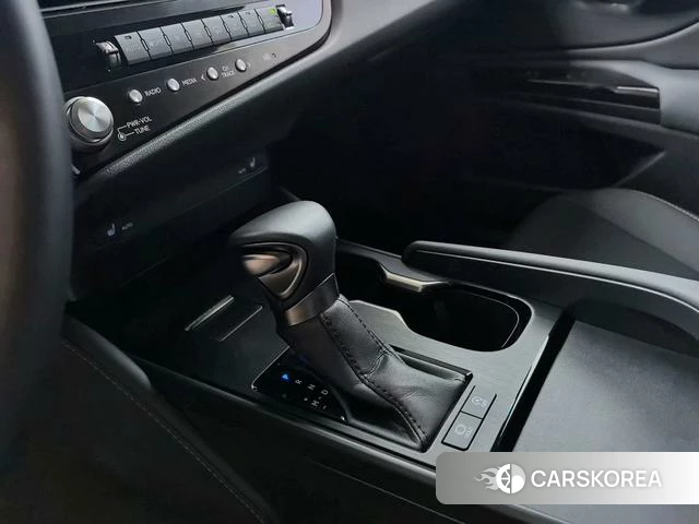 Lexus ES id 4212887 из Китая 8