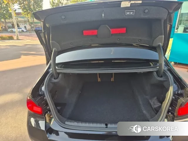 BMW 5 Series (G30) id 3399097 из Кореи 12