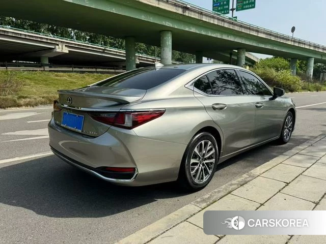 Lexus ES id 4301740 из Китая 13