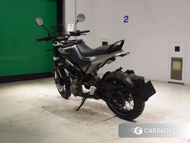 Husqvarna SVARTPILEN 401 id 4289923 из Японии 8