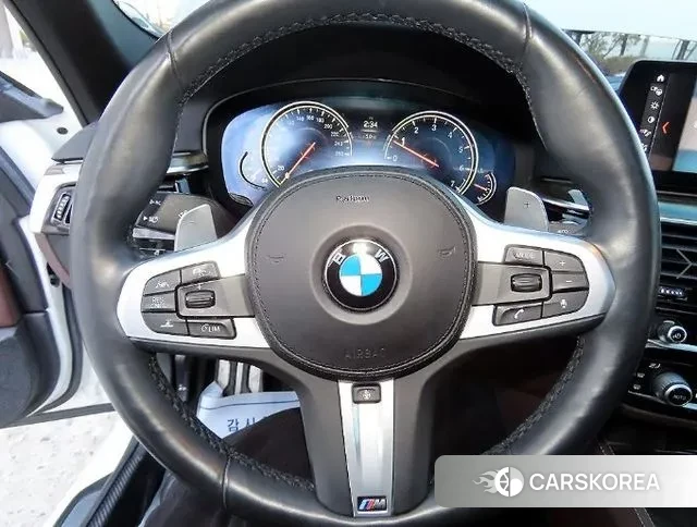 BMW 5 Series (G30) id 3682556 из Кореи 18