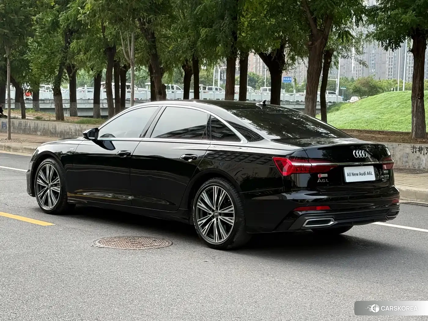 Audi A6L id 4679858 из Китая 8