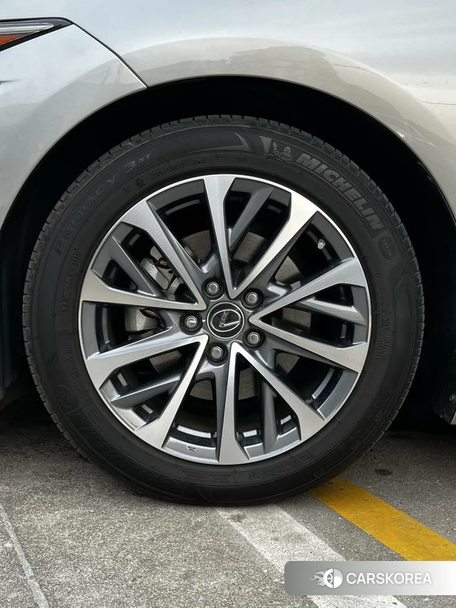 Lexus ES id 4279402 из Китая 27