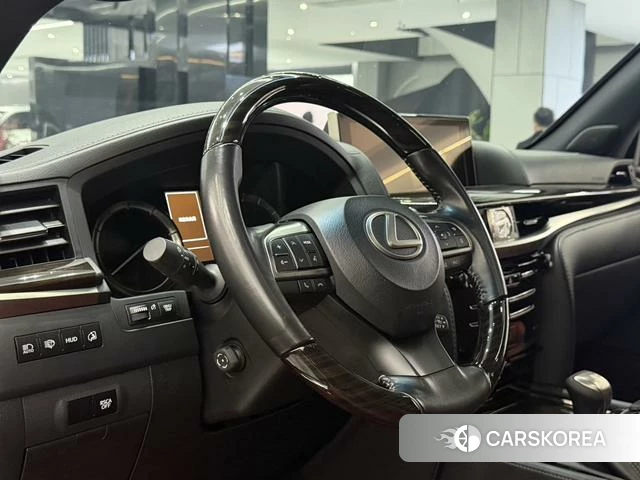 Lexus LX id 4276592 из Китая 13