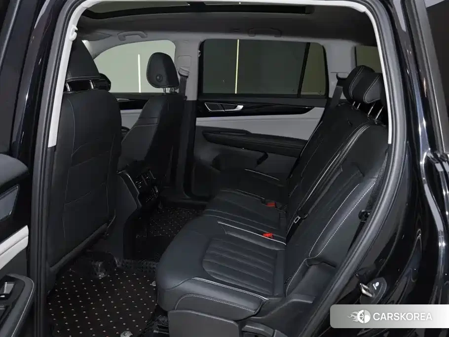 Volkswagen Touareg id 4599557 из Китая 28