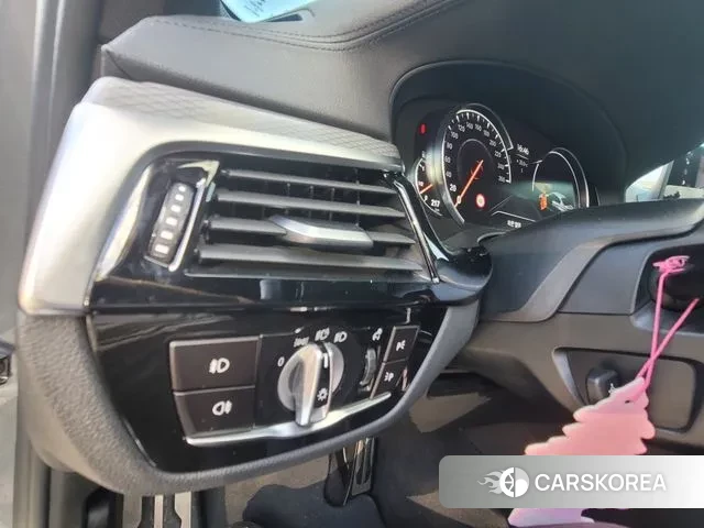 BMW 5 Series (G30) id 3039336 из Кореи 18