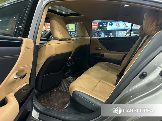 Lexus ES id 4297539 из Китая 11
