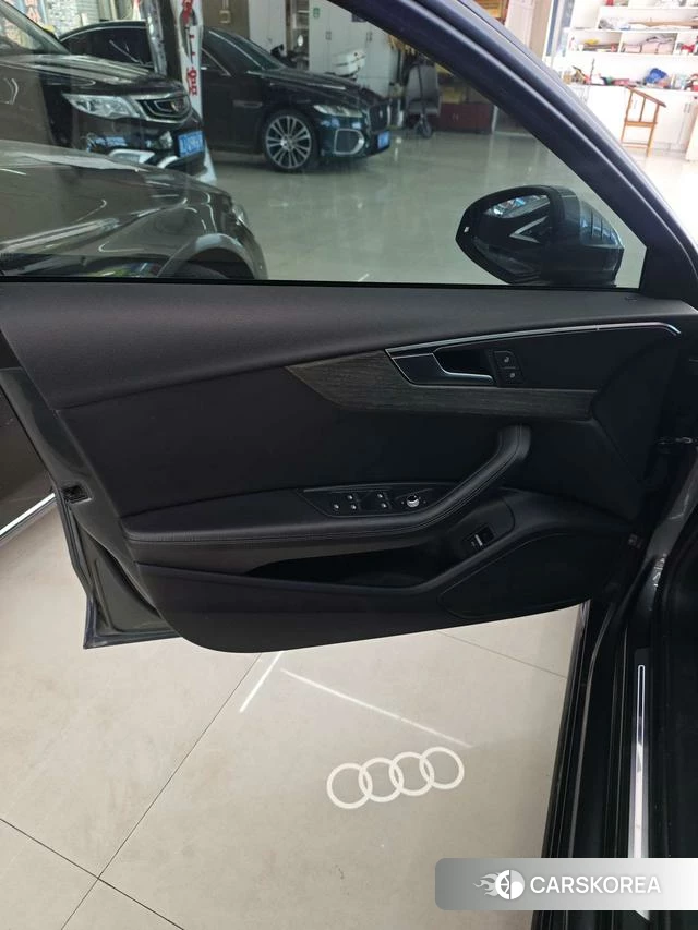 Audi A4L id 4300991 из Китая 10